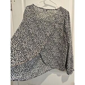 Torrid Womens sz2 Black White Heart Print Long Sleeve Blouse Top Flowy Valentine